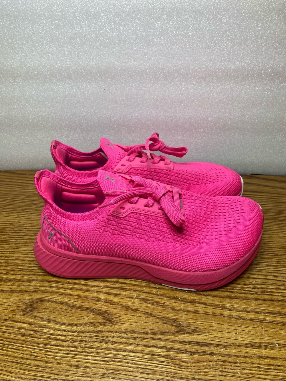 Flux Footwear Adapt Runner Neon Pink Women’s Size 6.5 Athletic Shoes Sneakers